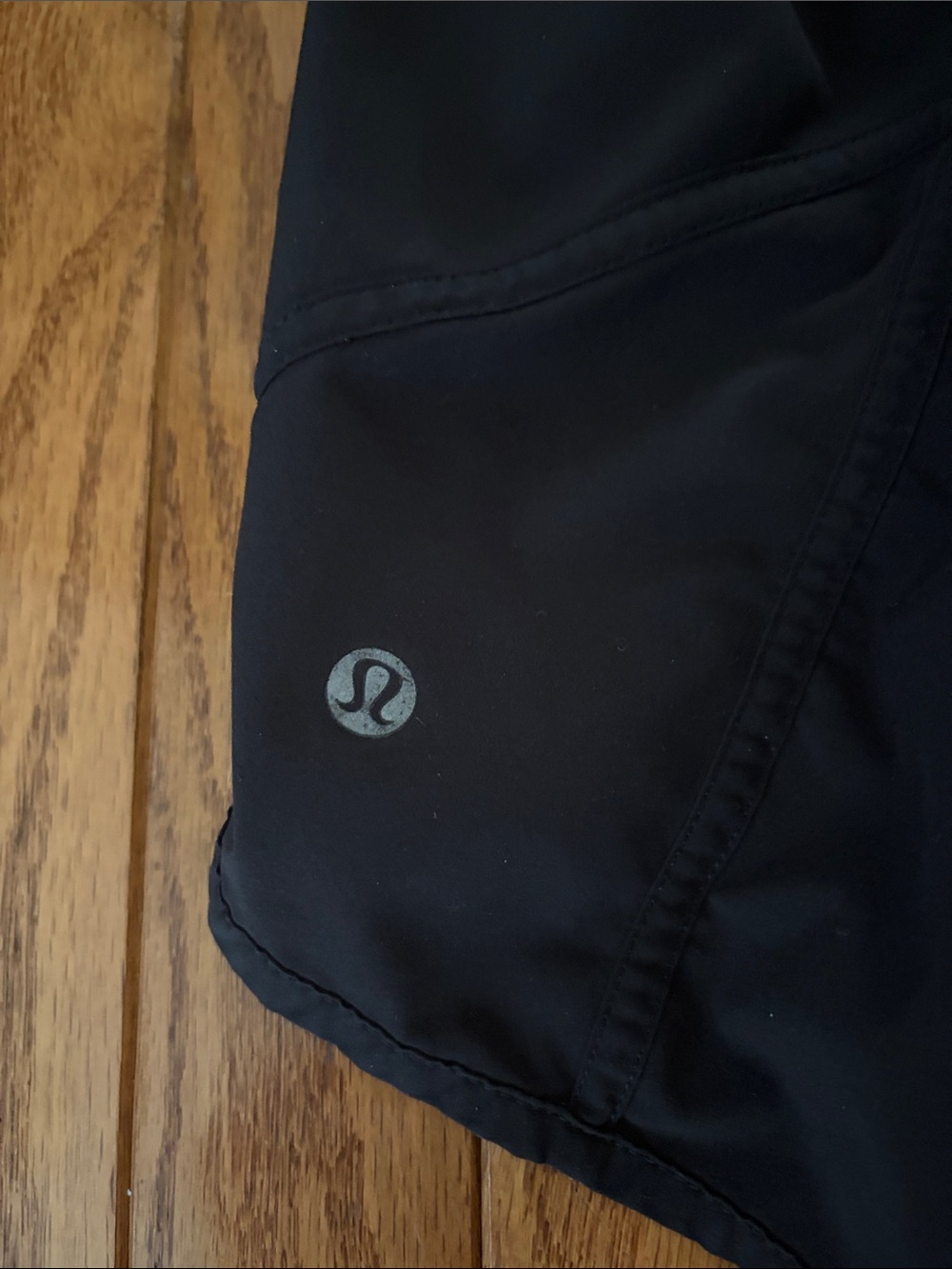 Lululemon Tracker Short V4” Sz 4 Black W7AZ2S - Picture 5 of 7